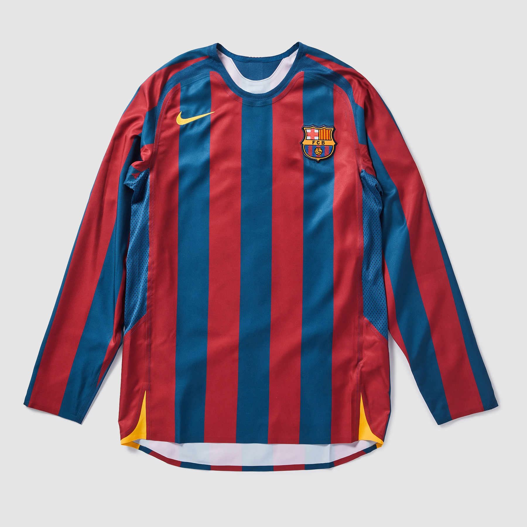 Barcelona - Retro Home 2005/06 Long Sleeve Jersey